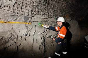 Trimble SX12 in a tunnel with green laser_UPG
